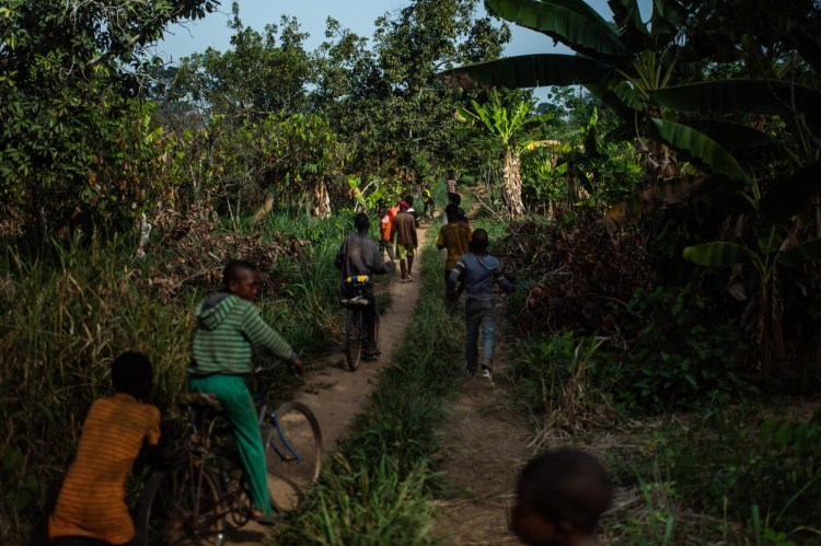 Children leave the cocoa farm at the end of the workday. 
