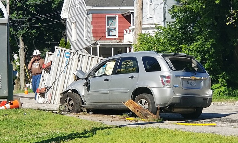Man crashes car into utility pole in Auburn