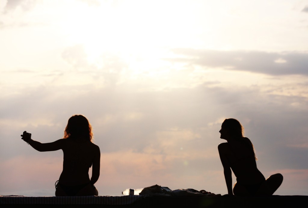 People who post selfies viewed as less likable, less successful, study