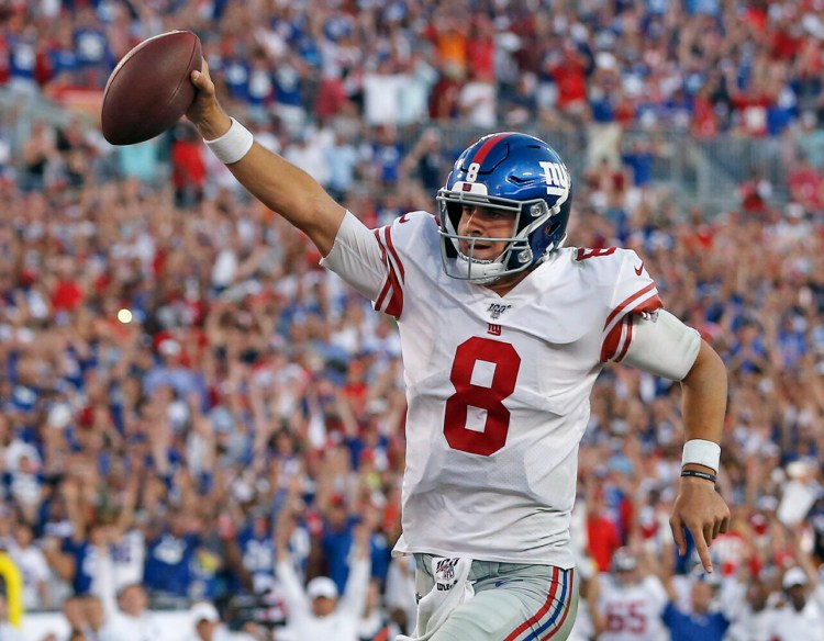 New York Giants quarterback Daniel Jones runs seven yards for a second-half touchdown Sunday against the Buccaneers in Tampa, Florida.