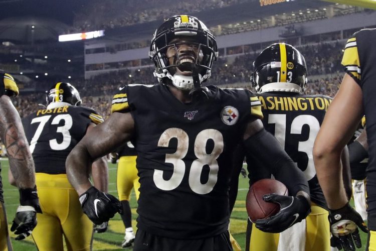 Pittsburgh Steelers running back Jaylen Samuels celebrates his touchdown on a 2-yard run during the second half Monday night in Pittsburgh.