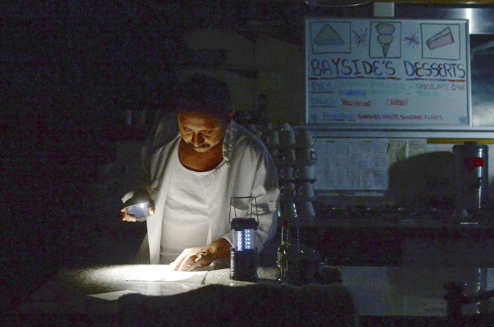 APTOPIX_California_Power_Outages_11317