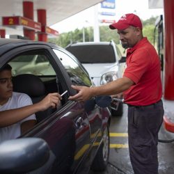 Venezuela_Gas_Station_Barter_34900