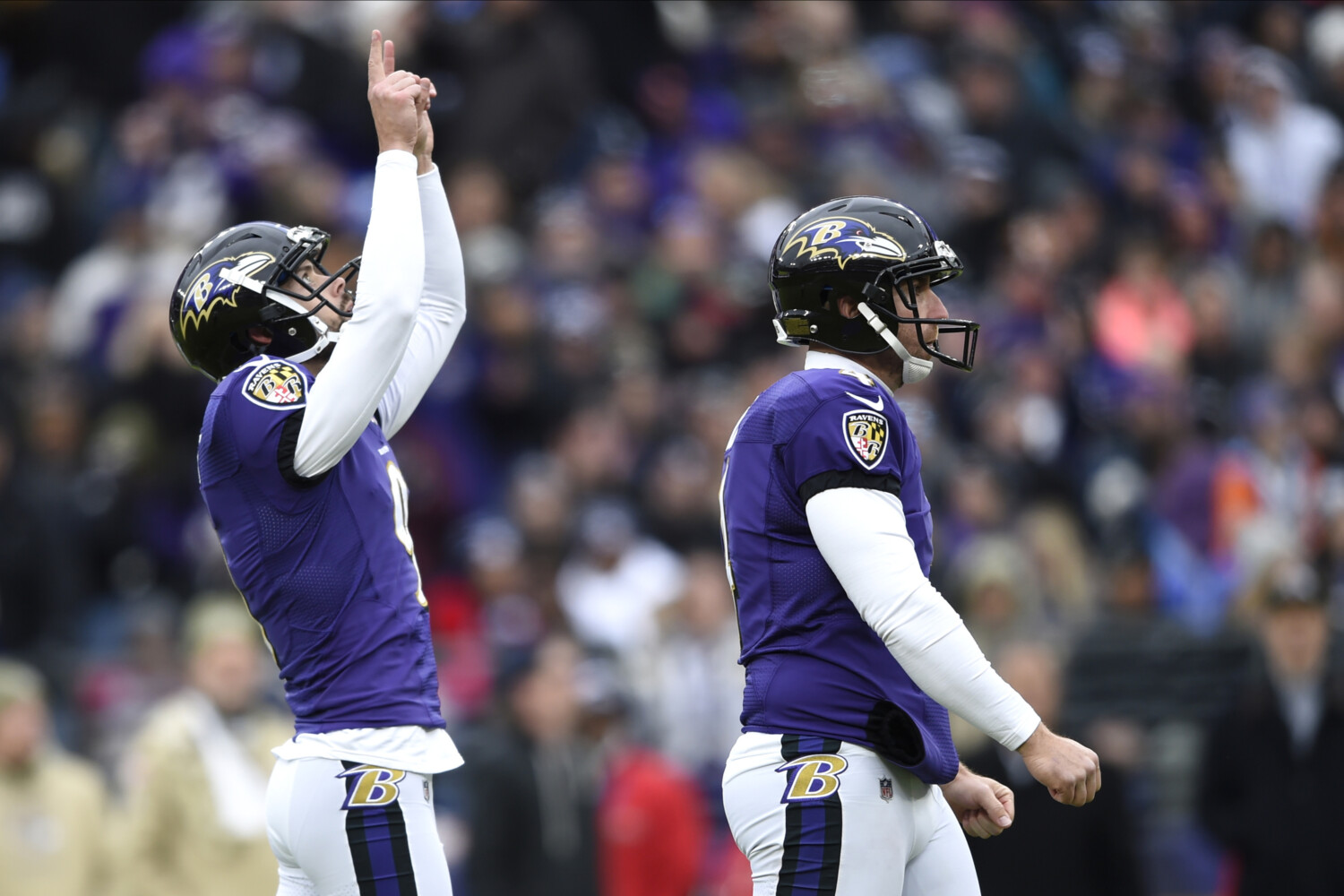 Ravens harass Watson, beat Texans 41-7 for 6th straight win