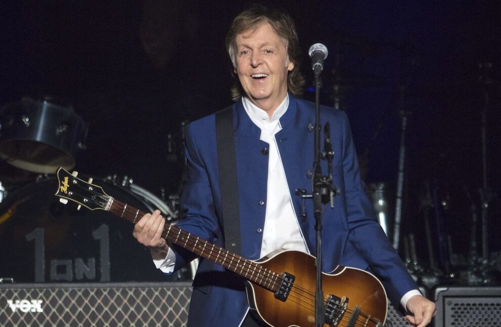 Britain_Glastonbury_McCartney_62554