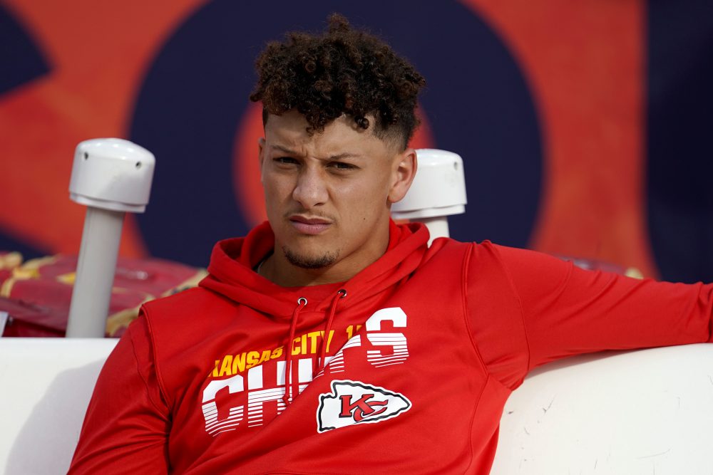 Chiefs_Mahomes_Football_33305
