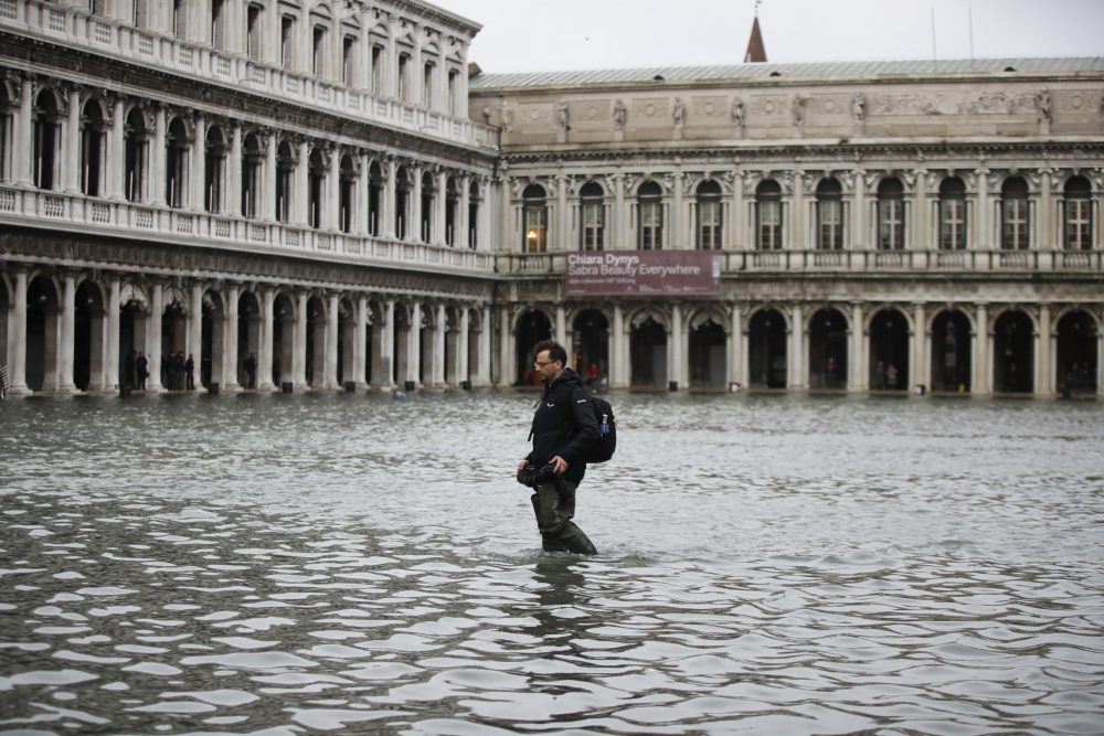 Italy_Venice_Flooding_52554