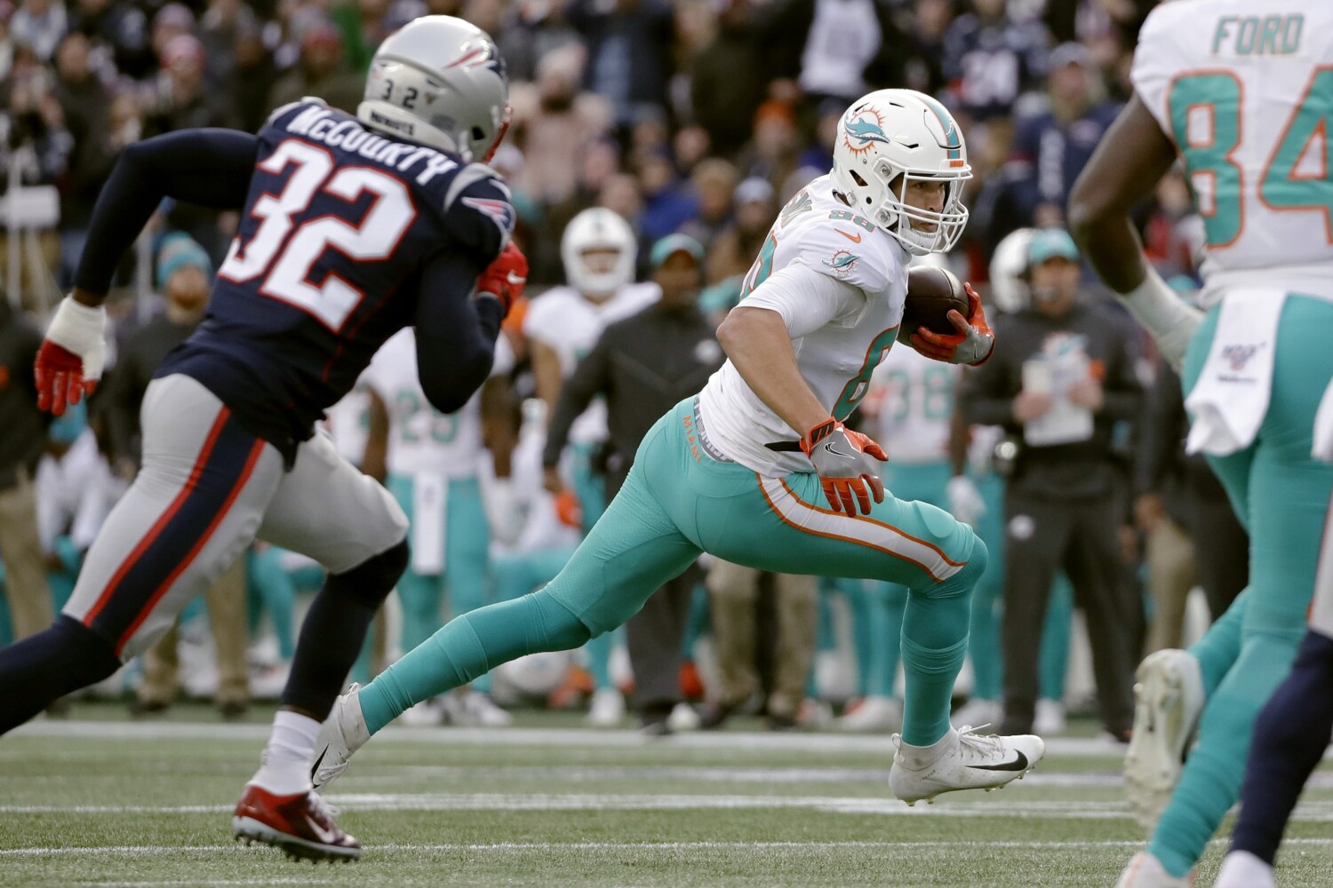 Dolphins upset Patriots, costing them a first-round bye