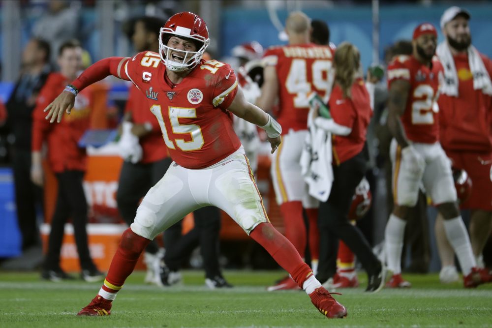 49ers_Chiefs_Super_Bowl_Football_99438