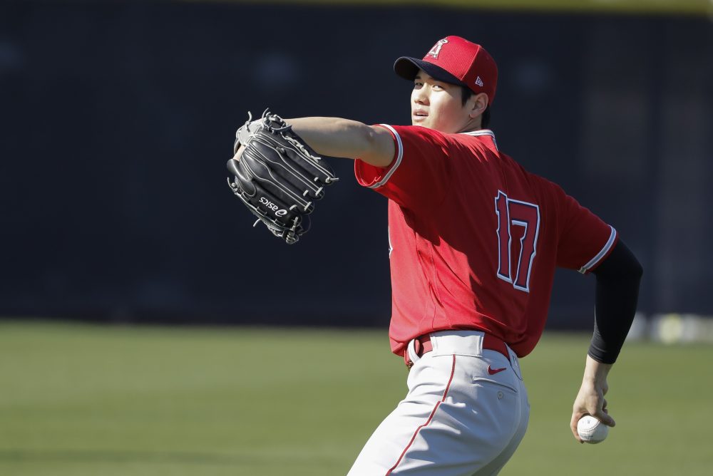 Angels' Shohei Ohtani strains arm, won't throw for 4-6 weeks