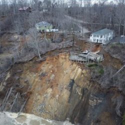 Landslide_Homes_Collapse_97355