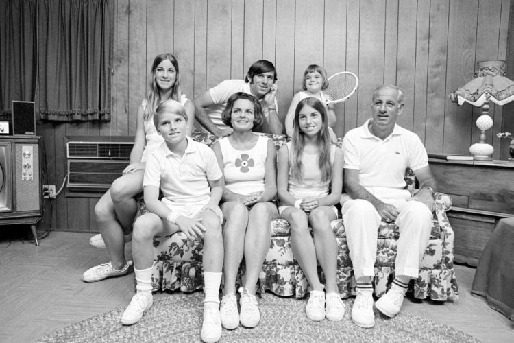 Members of the Evert family sit for a portrait Feb. 13, 1972, in their home in Fort Lauderdale, Fla. Front row from left are John, 10, mother Colette, Jeanne, 14, and father James. Back from left are Chris, Drew, 18 and Clare, 4. Jeanne Evert Dubin, a former world-ranked professional tennis player and a younger sister of 18-time Grand Slam champion Chris Evert, has died. Evert Dubin died Thursday after a 2 1/2-year struggle with ovarian cancer. She was 62.