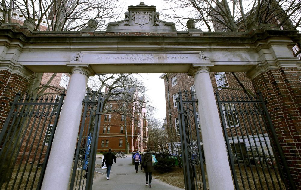 Universities-Foreign_GIfts_08616