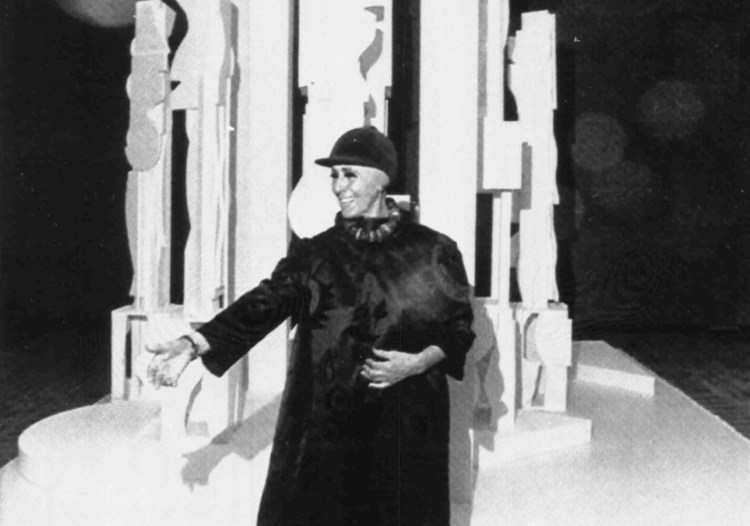 Sculptor Louise Nevelson poses in front of her sculpture "Bicentennial Dawn", in Philadelphia in 1976.