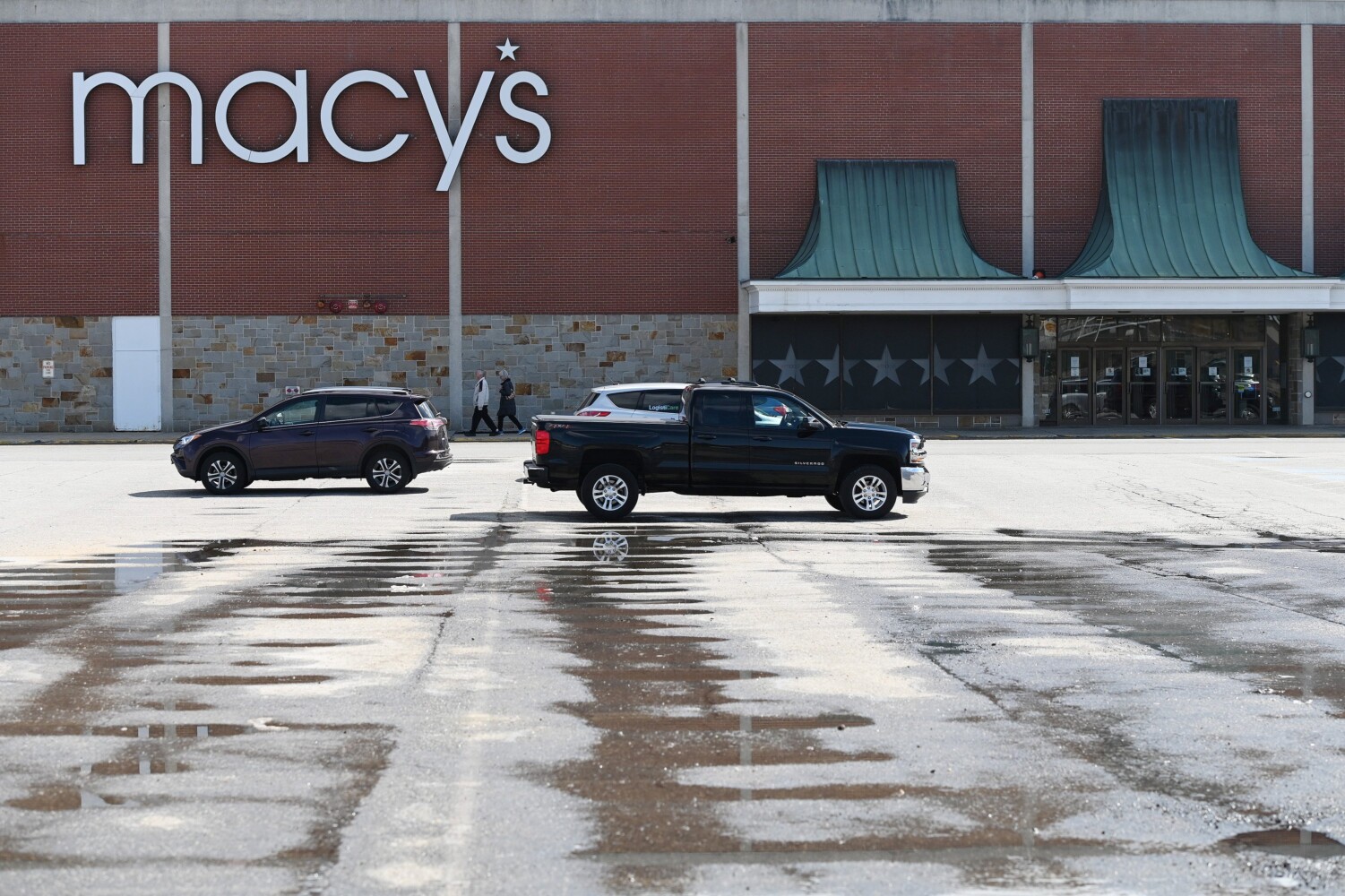 Brookfield, other US mall owners rent out parking lots during pandemic
