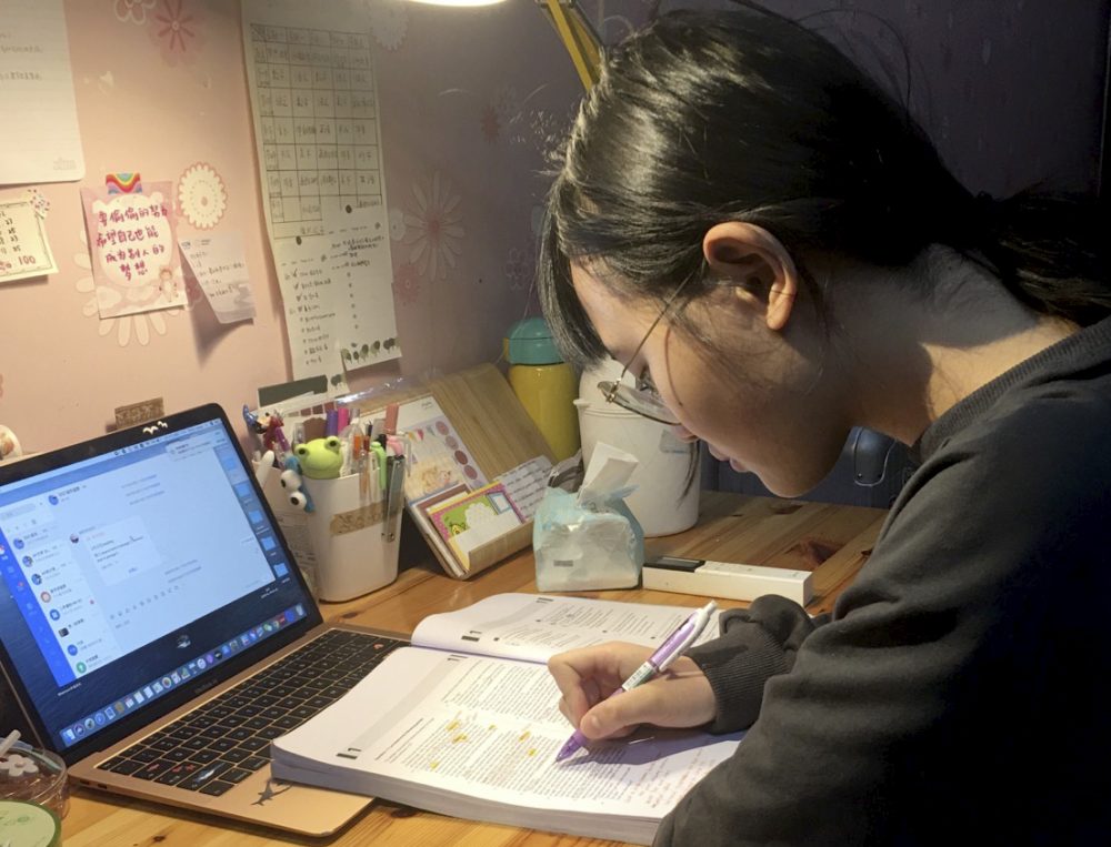 Virus_Outbreak-International_Students_10212