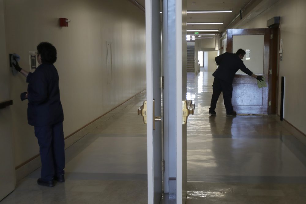 Virus_Outbreak_California_52323