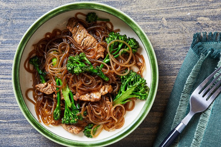 Stir-Fried Glass Noodles with Pork and Chinese Broccoli (Phat Si Ew Wun Sen)