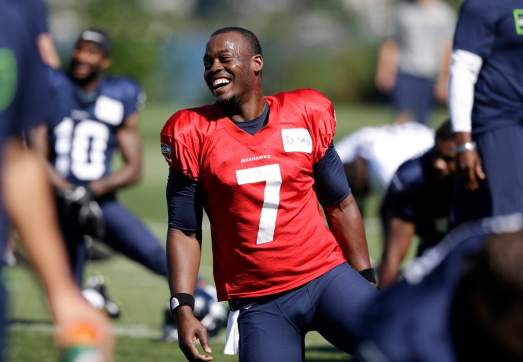 Former Seattle Seahawks quarterback Tarvaris Jackson died in a single car accident on Sunday.