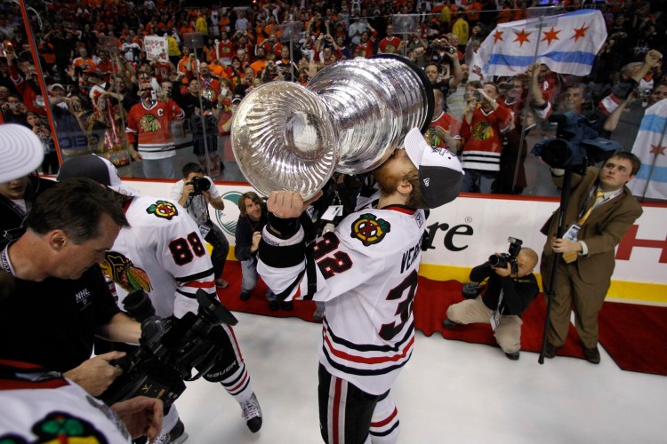 Chicago Blackhawks' Kris Versteeg celebrates with the Stanley Cup in 2010.  Versteeg announced his retirement on Tuesday.