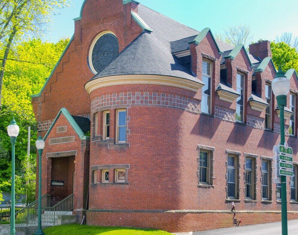 Gardiner announces plan to reopen city buildings, library Monday