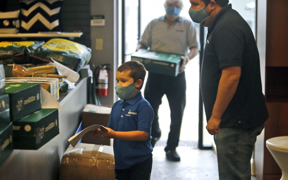 Virus_Outbreak-Getting_Back_to_Work_88917
