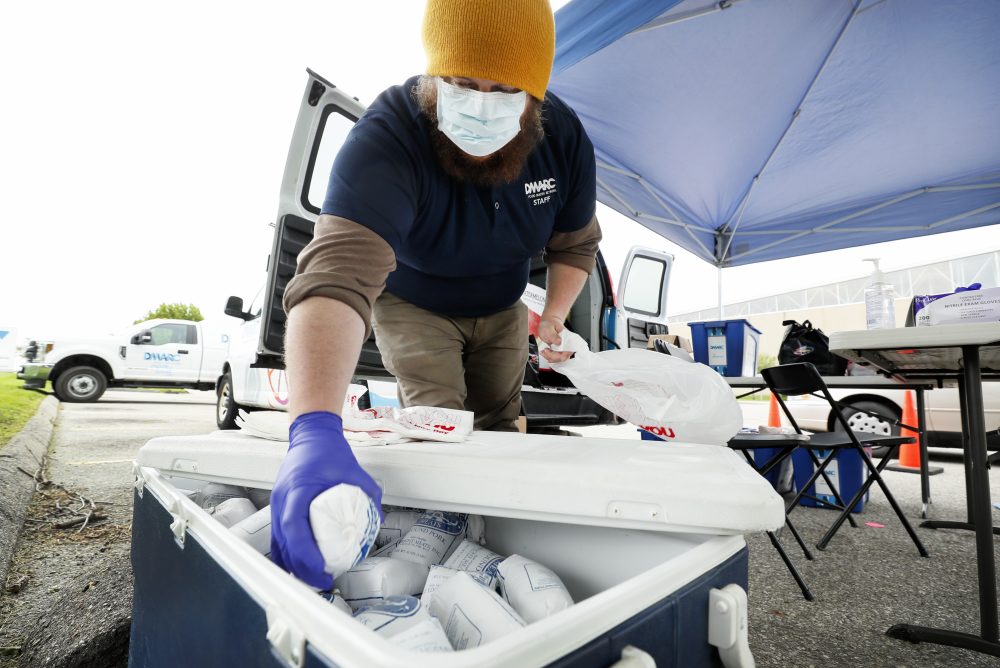 Virus_Outbreak_Food_Banks_16808
