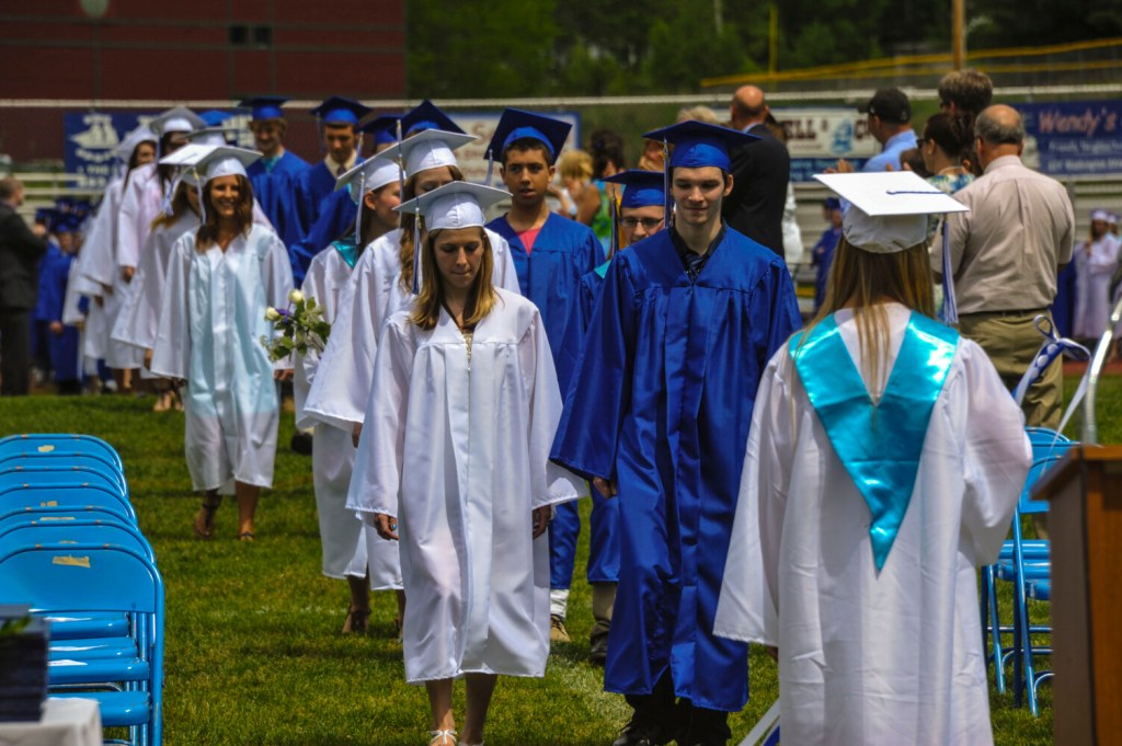 Bath high school to hold graduation ceremony at Wiscasset airport
