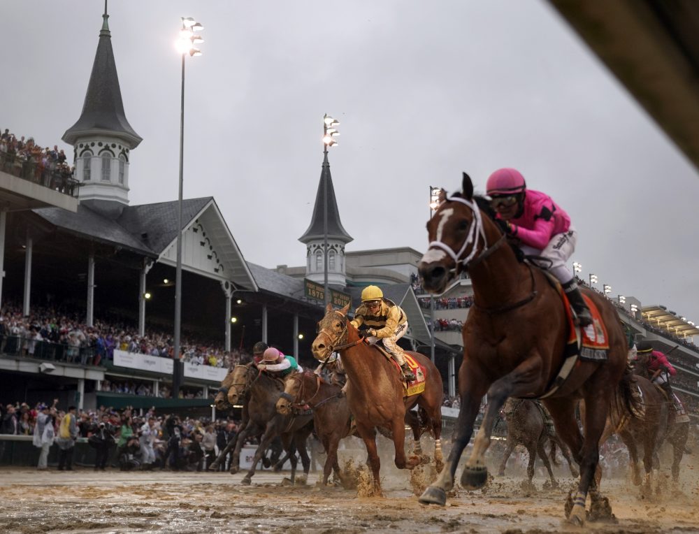 Kentucky_Derby_Spectators_Horse_Racing_41835