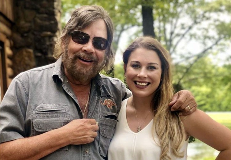 Katherine Williams-Dunning the 27-year-old daughter of country singer Hank Williams Jr. died in a car crash in Tennessee late Saturday.
