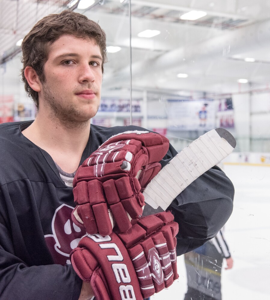 Cody Woodward signs to play pro hockey in Bulgaria