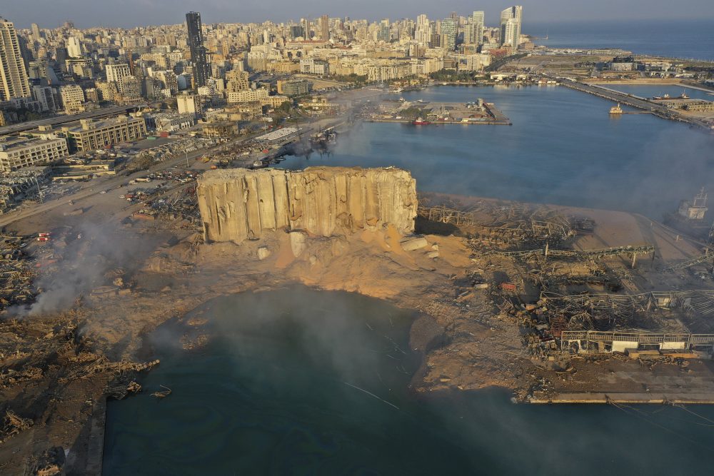 APTOPIX_Lebanon_Explosion_44810