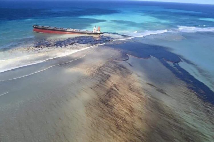 Oil leaks Friday from the MV Wakashio, a bulk carrier ship that ran aground off the southeast coast of Mauritius.