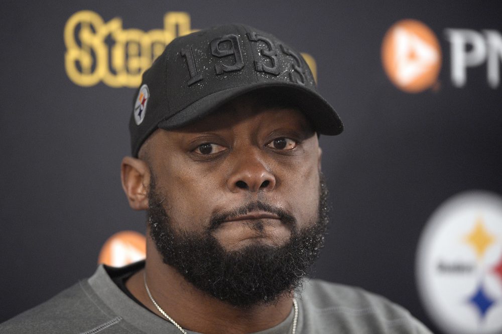 Steelers_Tomlin_Football_84065