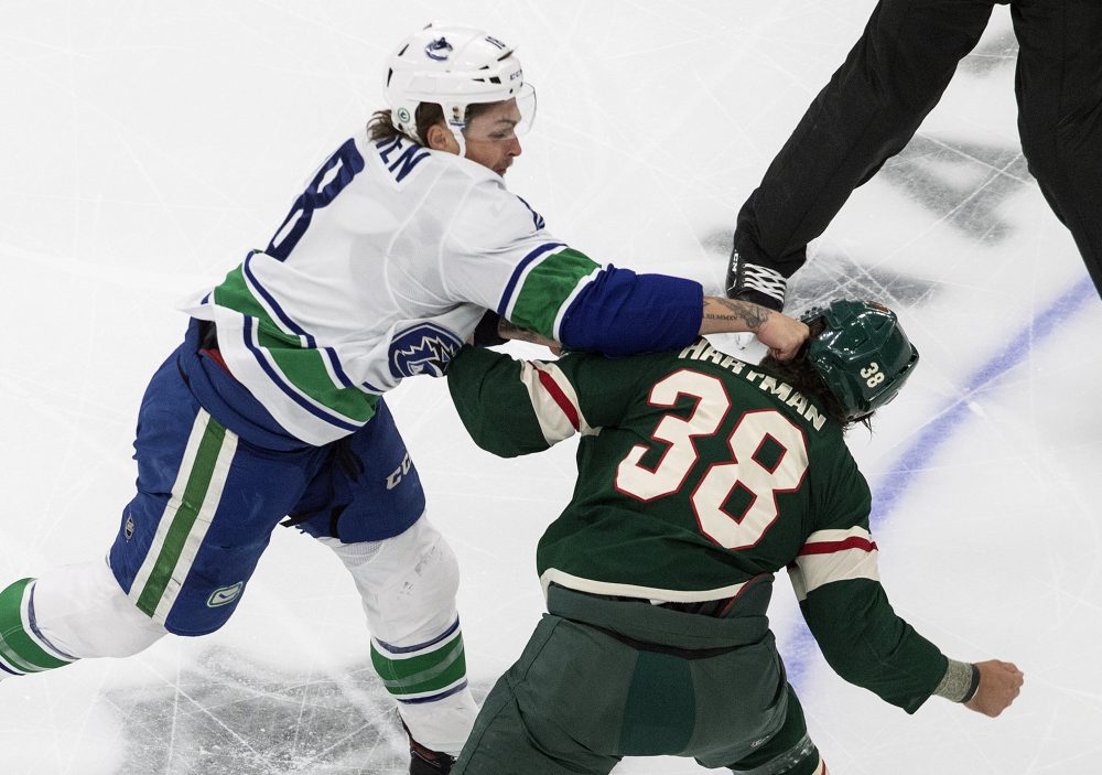 Wild_Canucks_Hockey_65718