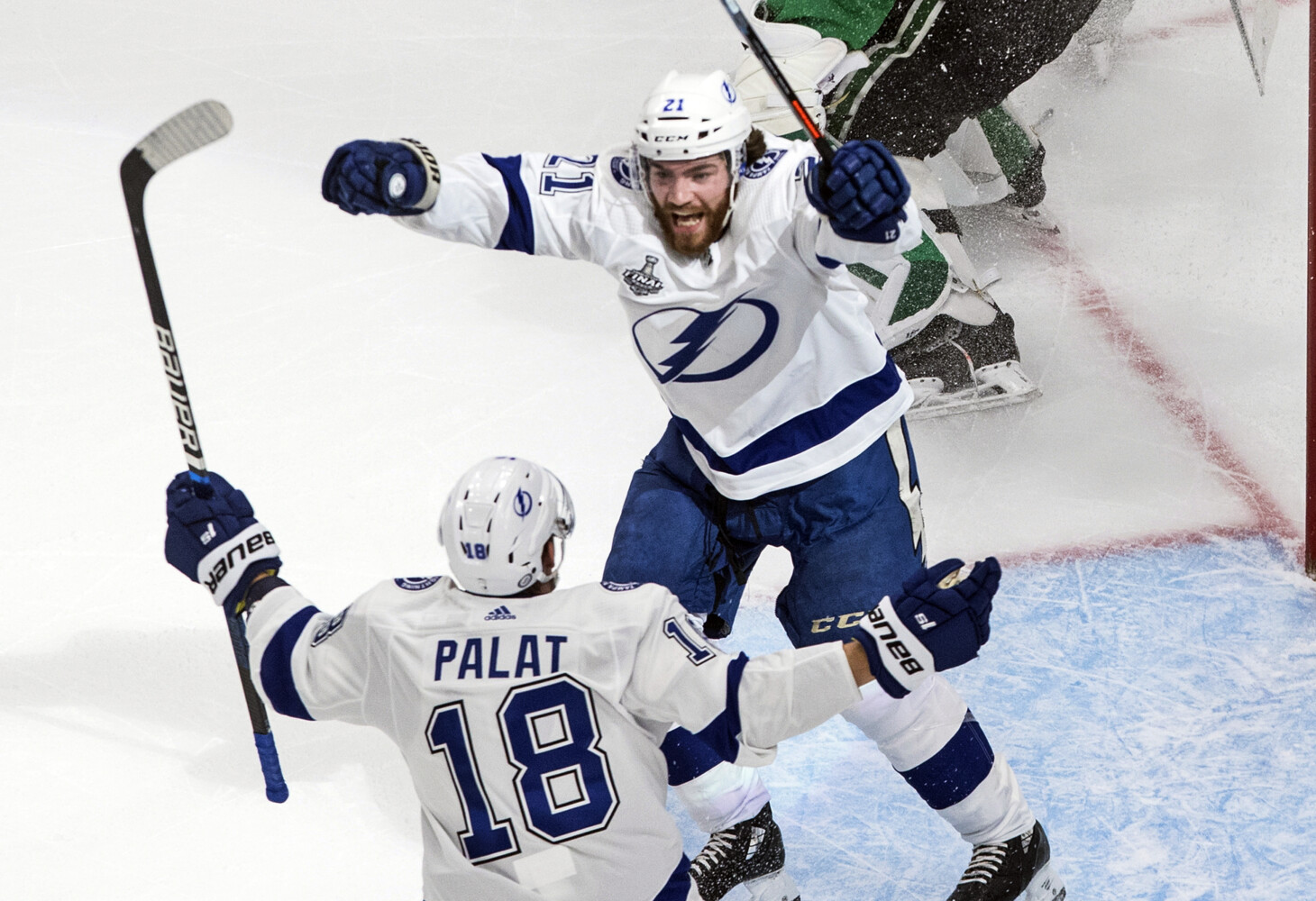 Stamkos scores in return, but exits with injury as Lightning crush