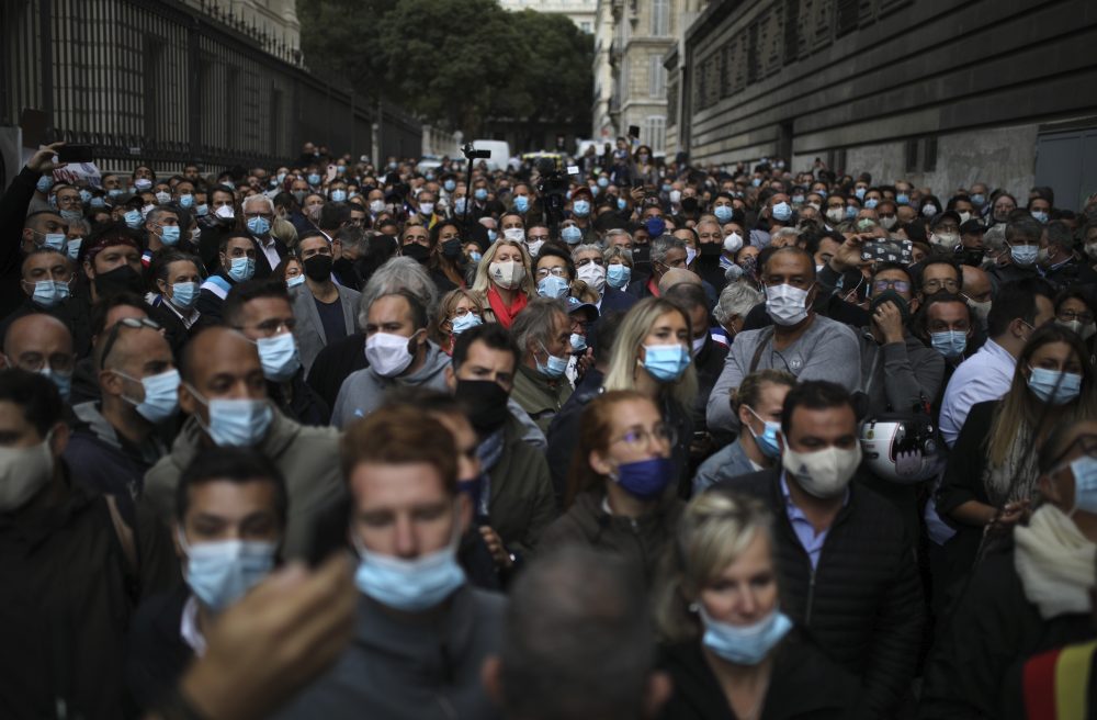 APTOPIX_Virus_Outbreak_France_65342