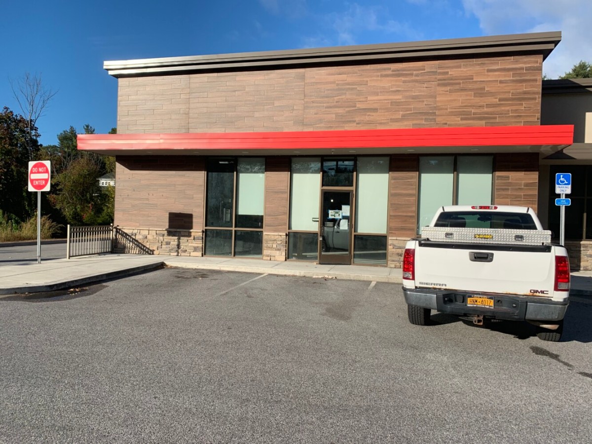 chipotle center street auburn Oct. 8, 2020