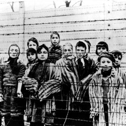 EU_Virus_Outbreak_Holocaust_Survivors_08407