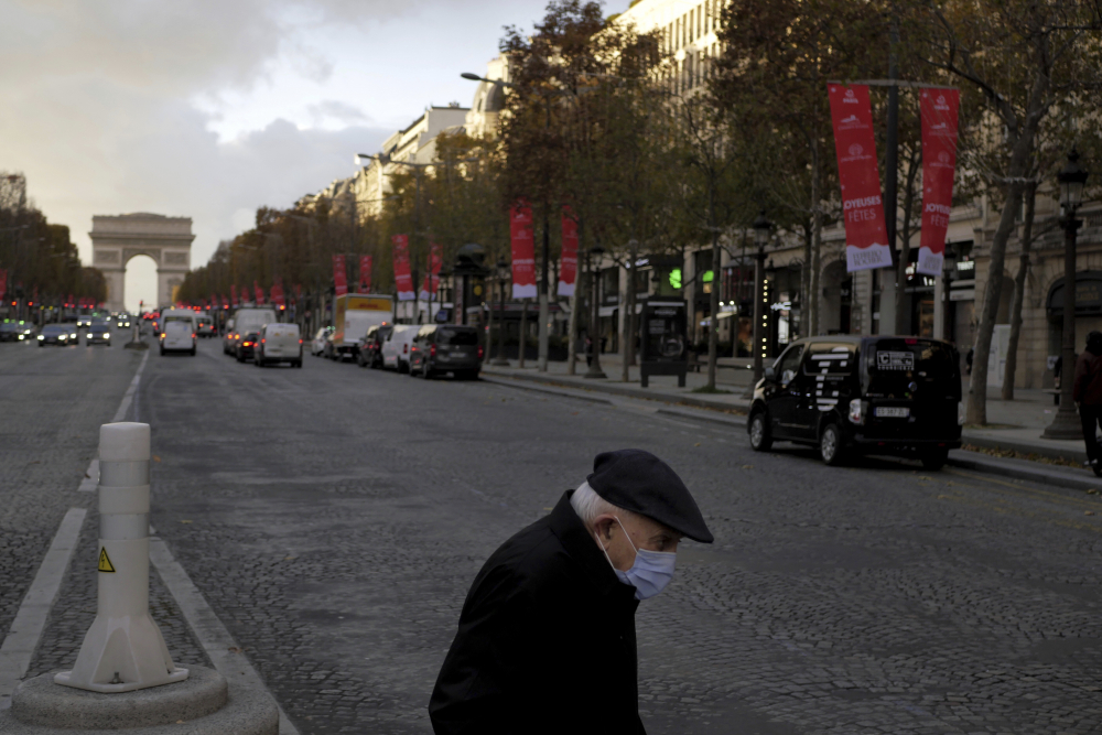 APTOPIX_Virus_Outbreak_France_92024