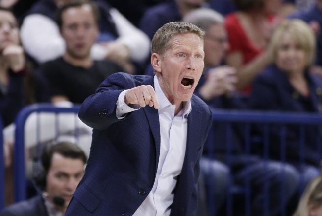 College_BKB_Poll_Basketball_17043