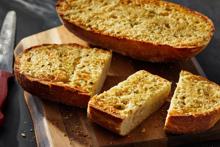 Triple Garlic Bread. MUST CREDIT: Photo by Tom McCorkle for The Washington Post.