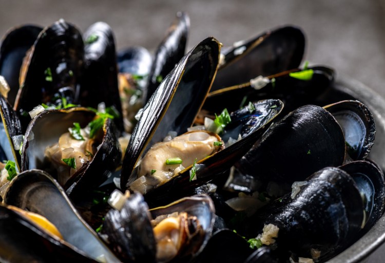Classic Mussels Mariniere. MUST CREDIT: Photo by Laura Chase de Formigny for The Washington Post.