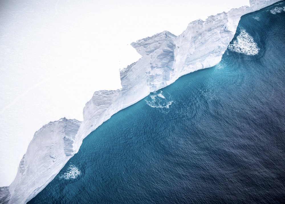 Antarctic_Iceberg_41114