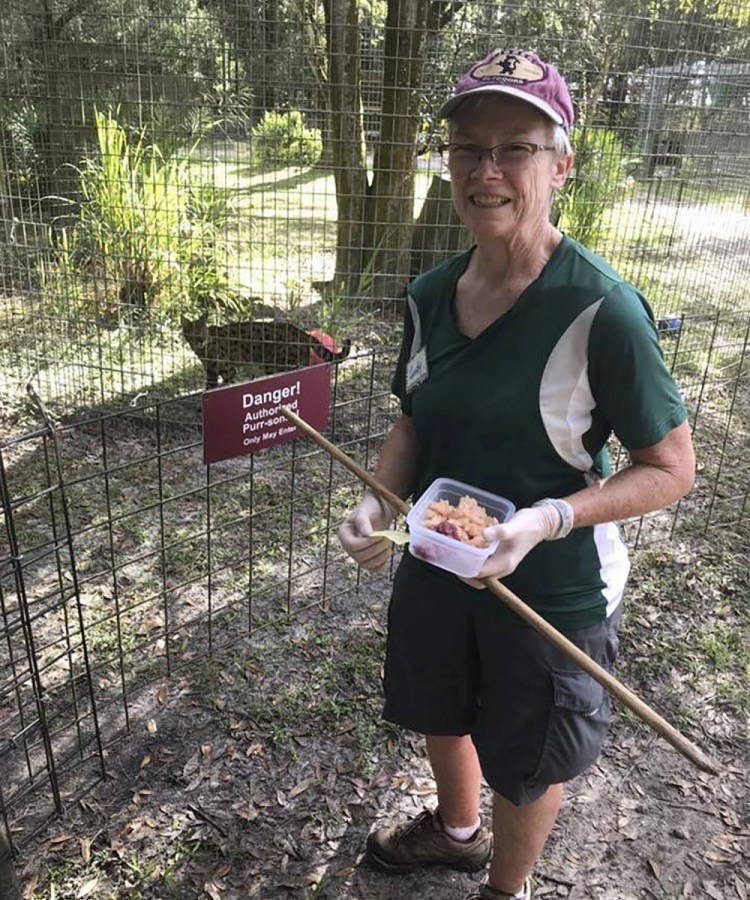 Tiger_King-Cat_Bite_54125