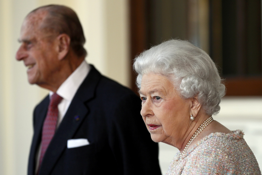 Virus_Outbreak_Britain_Queen_54242