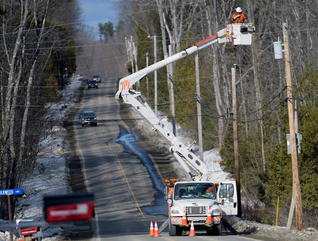 Sidney accident cuts power to CMP customers