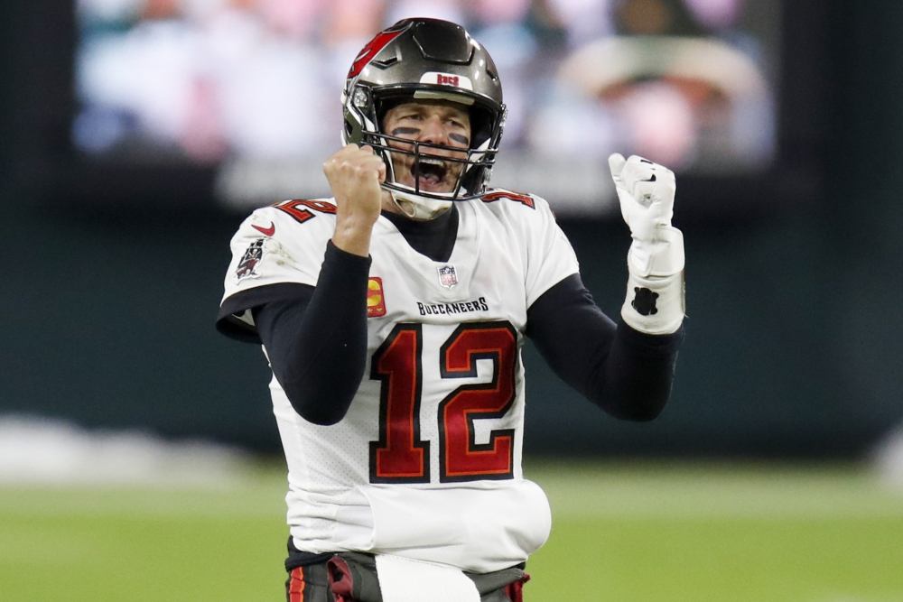 Super_Bowl-Mahomes-Brady_History_Football_73918