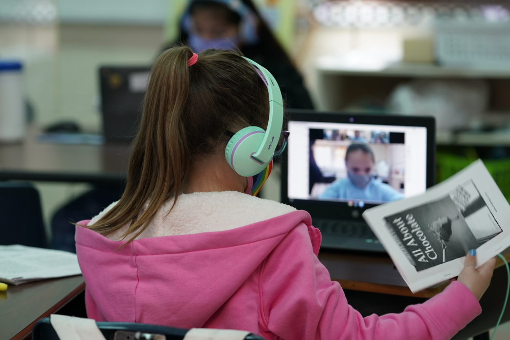 Virus_Outbreak_Distance_Learning_98894