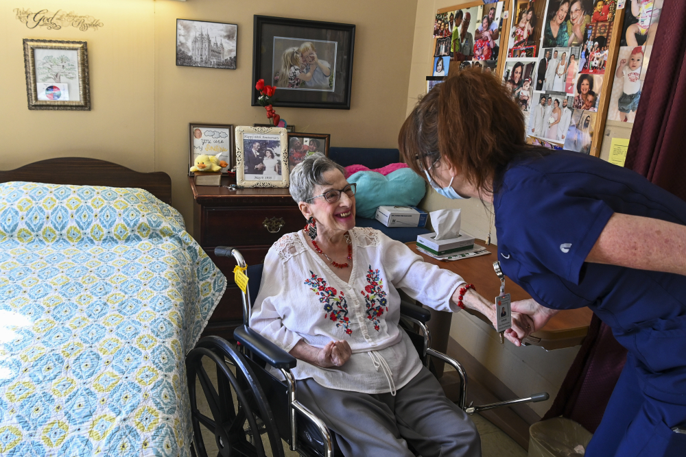Virus_Outbreak_Nursing_Homes_82492